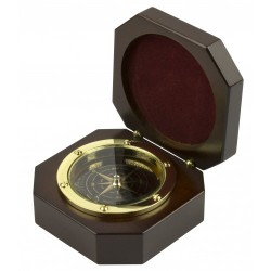 Compass in wooden box Compass in wooden box